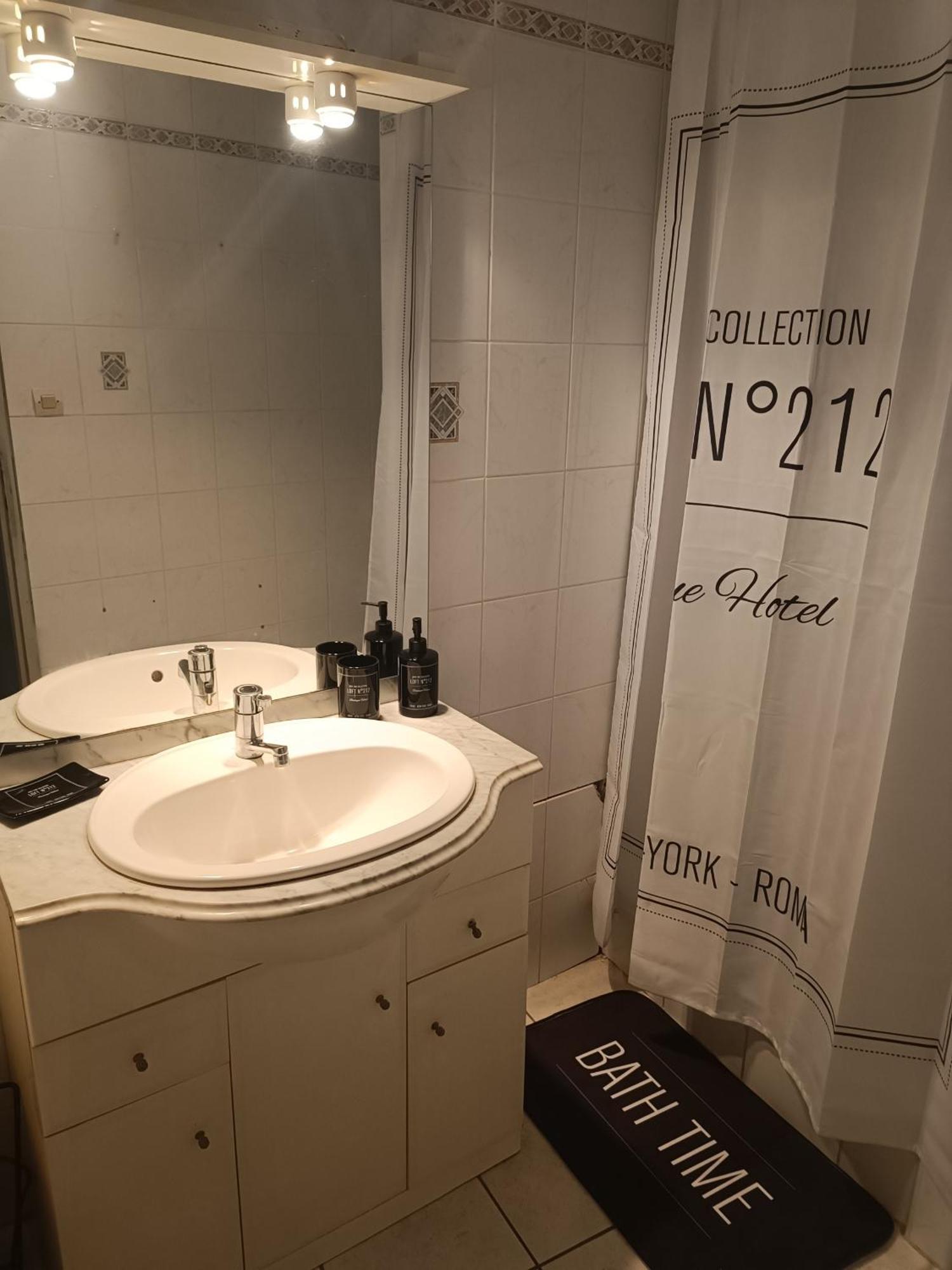 Grand Studio Meuble Chez Coco โรม็อง-ซูร์-อีแซร์ ภายนอก รูปภาพ
