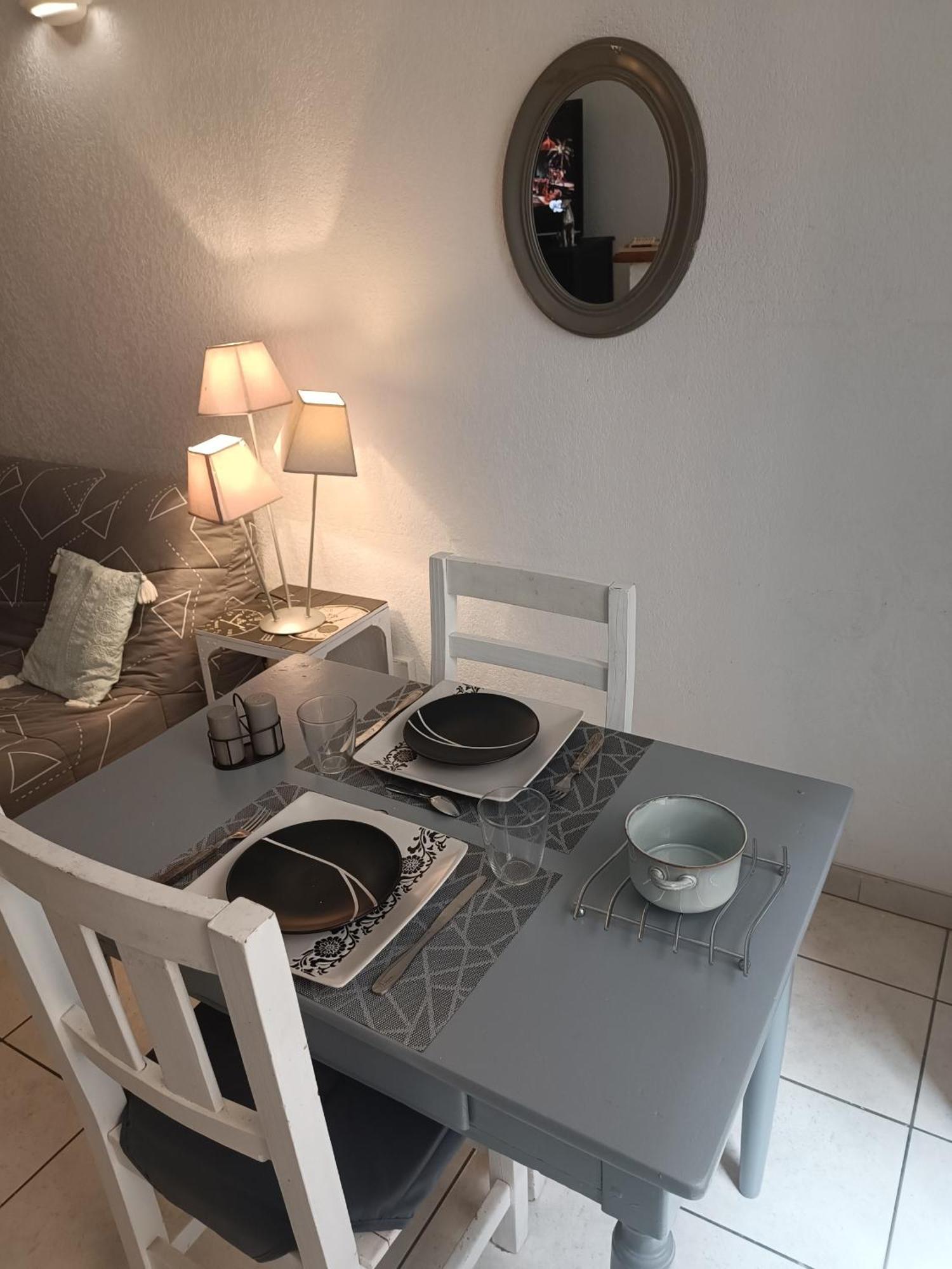 Grand Studio Meuble Chez Coco โรม็อง-ซูร์-อีแซร์ ภายนอก รูปภาพ